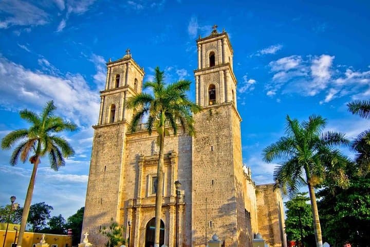 Private Day Trip to Cenote Xcanche and Colonial Valladolid from Mérida