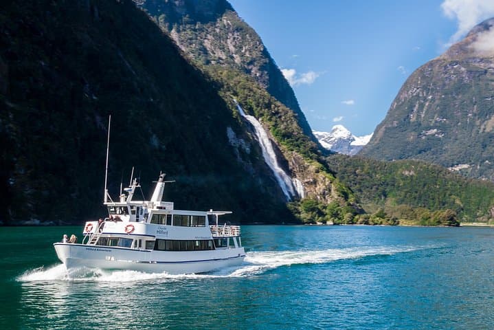 Milford Sound Boutique Cruise: Small-Boat Wildlife and Waterfall Experience