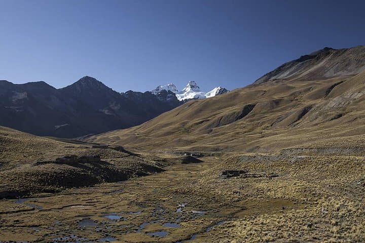 Condoriri Full-Day Trek: Lagoons, Alpacas and Pico Austria Panorama photo 5