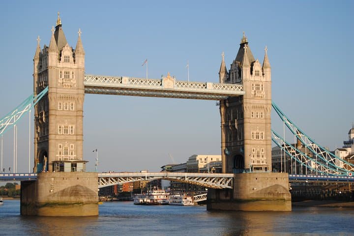 Full-Day Private Chauffeur in London: Custom Sightseeing & Seamless Transport photo 6