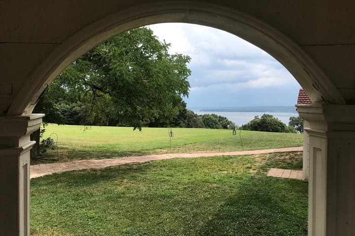 Private Mount Vernon Tour with Veteran Historian: Mansion, Grounds & Private SUV