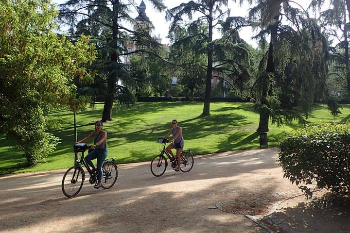 Cycle Madrid's Green Belt: Parque del Oeste, Manzanares & Casa de Campo photo 2