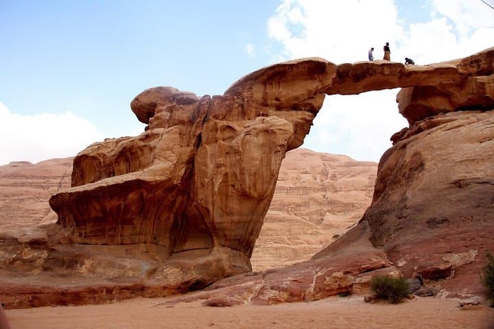 Wadi Rum Full-Day Jeep Tour: Lawrence's Spring, Sand Dunes & Burdah Sunset