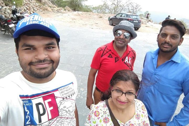 Udaipur Full-Day Private Car Sightseeing: City Palace, Lake Pichola & Monsoon Palace photo 3