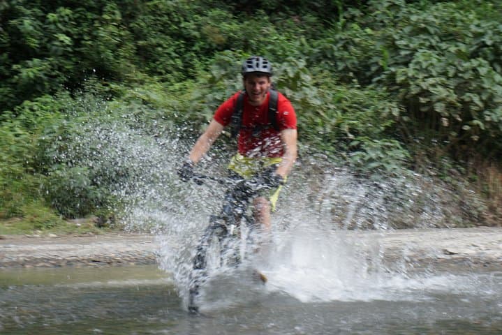 Death Road Bolivia Mountain Bike Tour: Ride the World's Most Dangerous Road photo 4