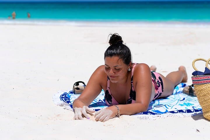 Eleuthera Swimming Pigs & Reef Snorkel: Full-Day Powerboat from Nassau photo 2