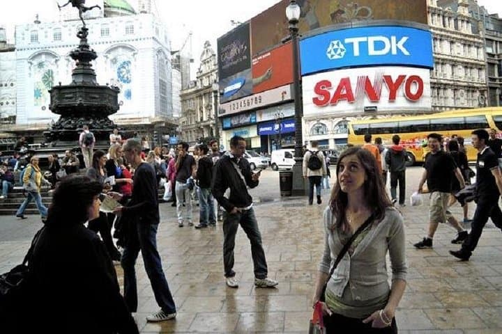 Kid-Friendly Harry Potter Walking Tour in London — Piccadilly to Platform 9¾ photo 2