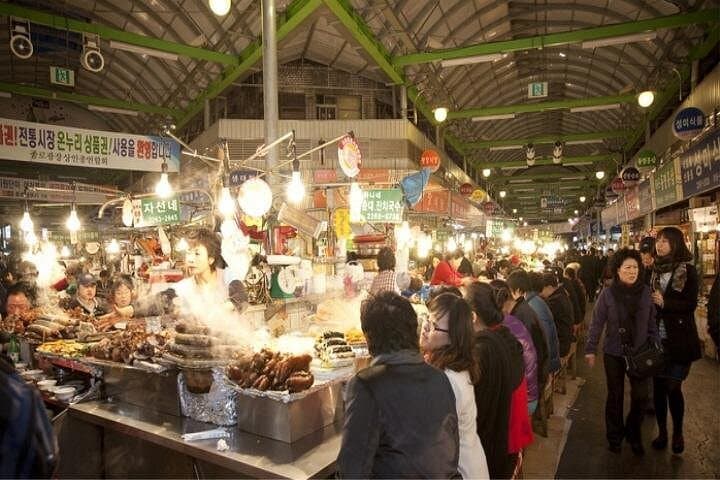 Seoul Democracy & City Walls: Small-Group Cultural Walking Tour photo 2