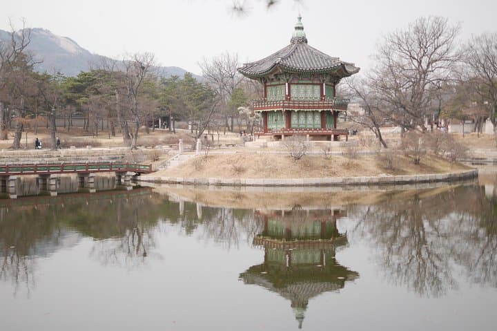 Seoul Private Full-Day City Tour with Lunch — Gyeongbokgung, Insadong & Namsan photo 2