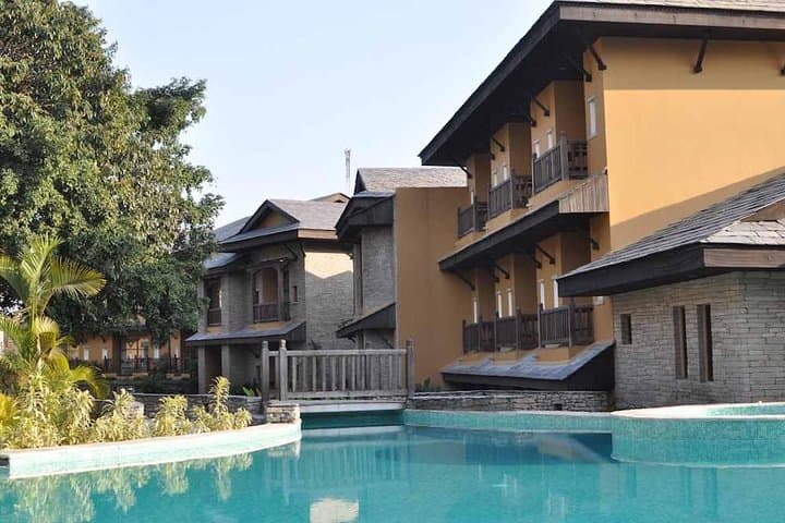 8-Day Luxury Nepal Tour: Kathmandu, Chitwan & Pokhara Highlights