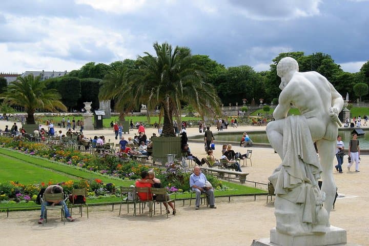 Explore Paris' Luxembourg Gardens: Guided Small-Group Walking Tour photo 3