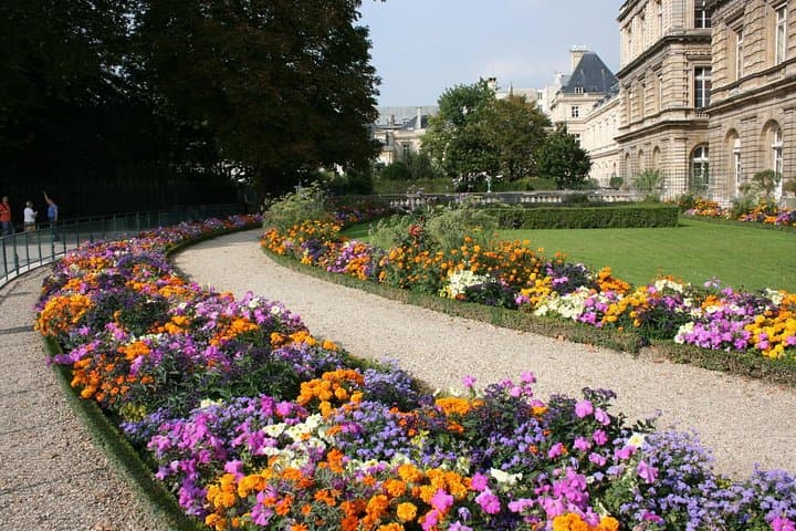 Explore Paris' Luxembourg Gardens: Guided Small-Group Walking Tour photo 4
