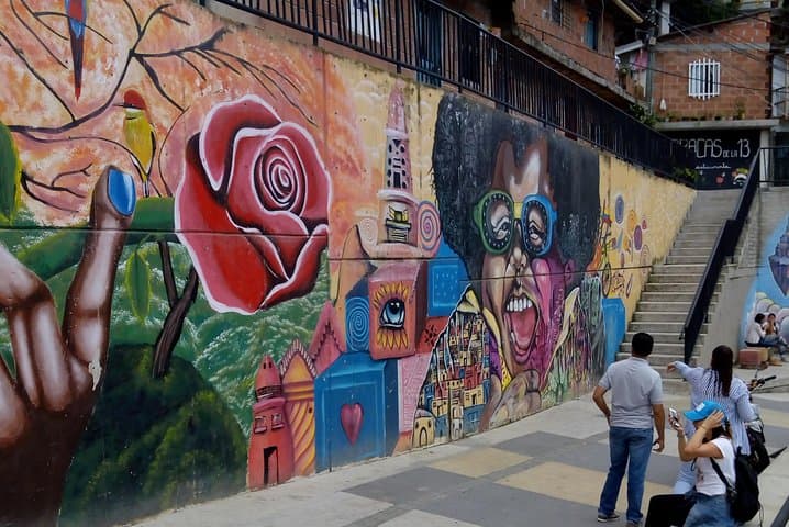 Medellín Coffee Farm, Comuna 13 Street Art & Cable Car Experience photo 5