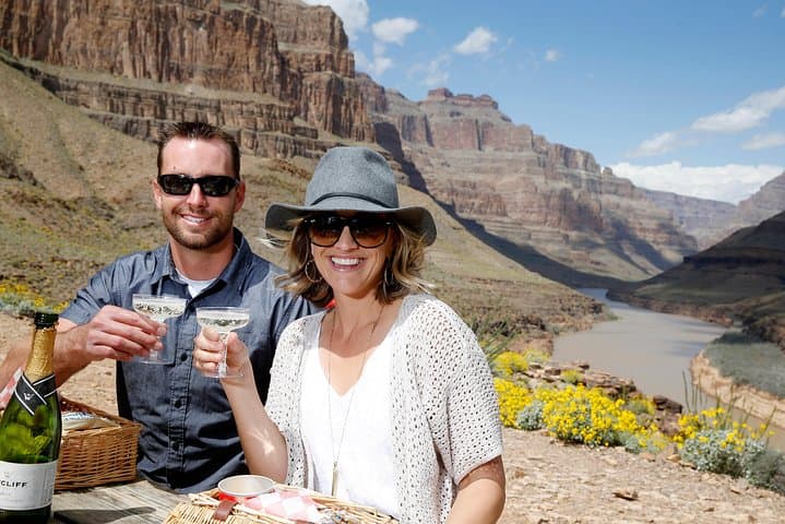 Grand Celebration Helicopter Landing and Black Canyon Rafting from Las Vegas photo 3