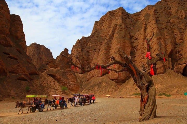 Private Day Tour to Yellow River Stone Forest from Lanzhou — Cable Car & Raft Options photo 2