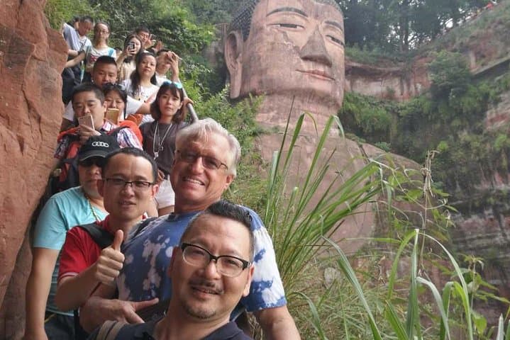 Chengdu Panda Base & Leshan Giant Buddha Private Day Tour Guide photo 3