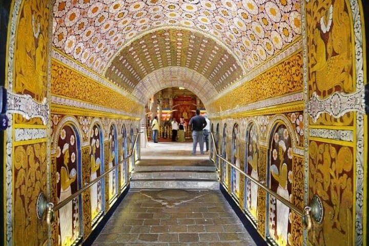 Kandy Day Tour from Colombo & Negombo — Temple of the Tooth, Lake Walk & City Highlights photo 3