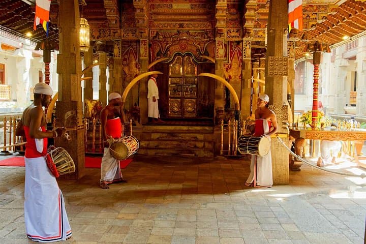 Kandy Day Tour from Colombo & Negombo — Temple of the Tooth, Lake Walk & City Highlights photo 4