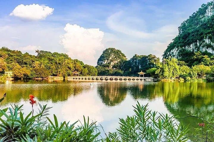Explore Seven Star Crags: Zhaoqing Karst Lakes, Caves & Bird Islands photo 4