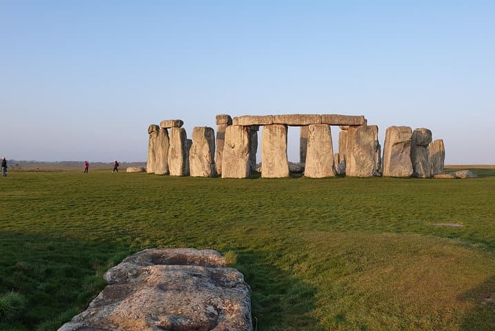 Private Driver-Guided Stonehenge Tour with Pub Lunch