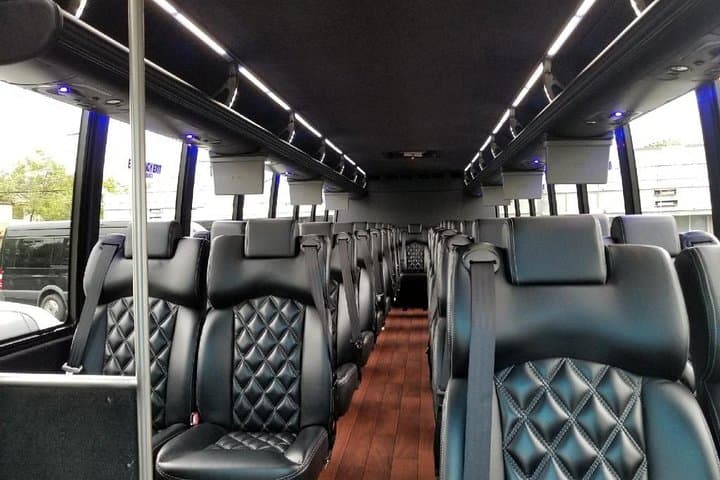 Luxury VIP NYC Airport Arrival Transfer: Mini Coach with WiFi photo 2