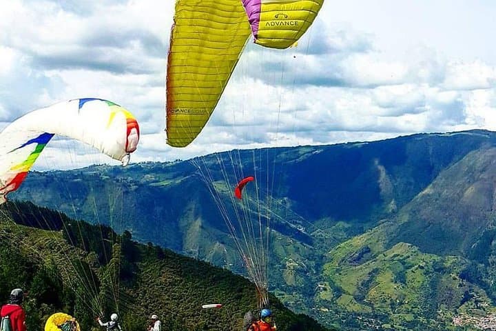 Soar Above Medellín: Tandem Paragliding Over the Aburrá Valley