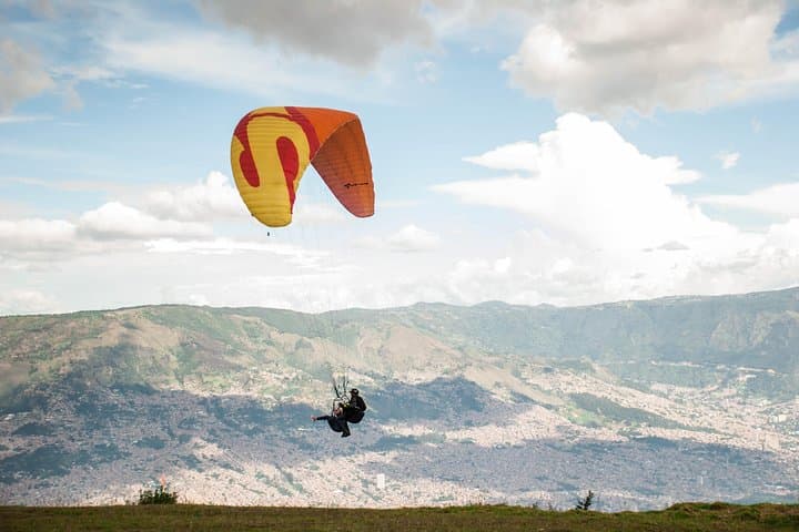 Soar Above Medellín: Tandem Paragliding Over the Aburrá Valley photo 2