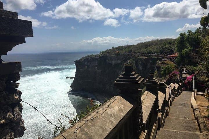 Uluwatu Sunset Tour: Kecak Dance, Cliff-Top Temple & Jimbaran Seafood Dinner photo 3