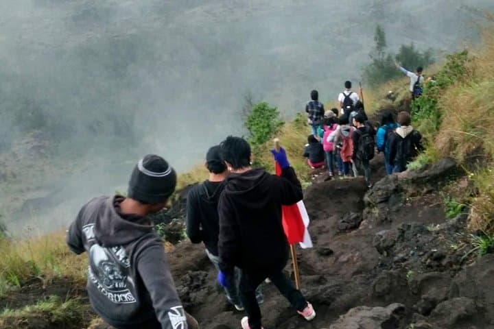 Sunrise Trekking Mount Batur: Dawn Hike & Breakfast on Bali's Active Volcano photo 2