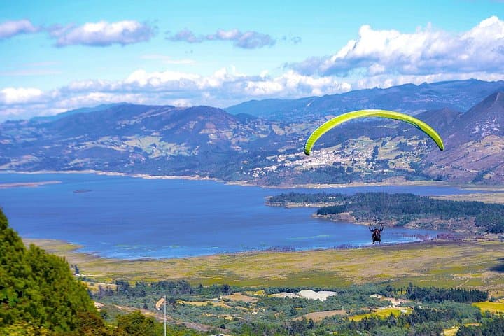 Tandem Paragliding Sopó: 7-Hour Flight from Bogotá Over Sabana Valley