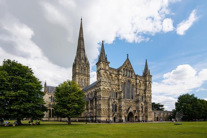 Private Salisbury & Magna Carta Day Tour from Southampton