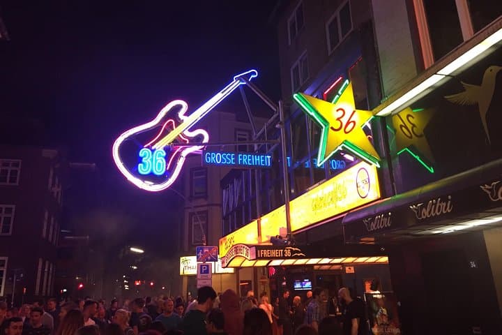 Reeperbahn Night Walk: English-Guided Red Light & True Crime Tour in St. Pauli