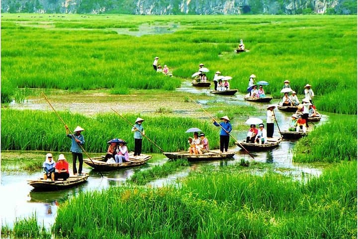 Hoa Lu & Tam Coc Day Tour: Ancient Capital, Ngo Dong Boat Ride & Buffet Lunch photo 3