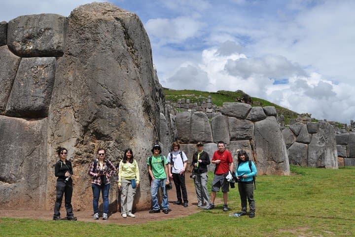 Cusco Historical Outskirts Day Hike: Tambomachay, Qenqo & Sacsayhuaman