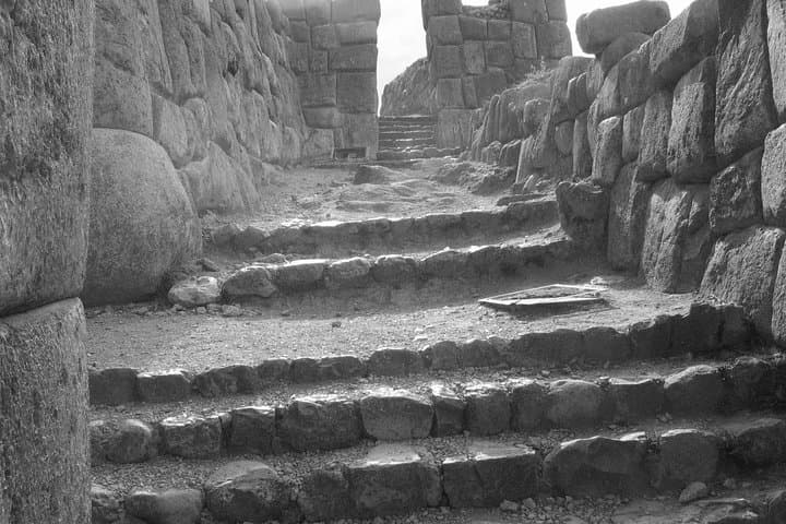 Cusco Historical Outskirts Day Hike: Tambomachay, Qenqo & Sacsayhuaman photo 4