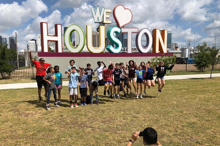 Houston Cart Tour: Downtown Sightseeing, Murals & Brewery Tastings in 3 Hours