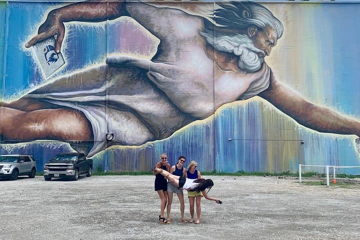 Houston Cart Tour: Downtown Sightseeing, Murals & Brewery Tastings in 3 Hours photo 5