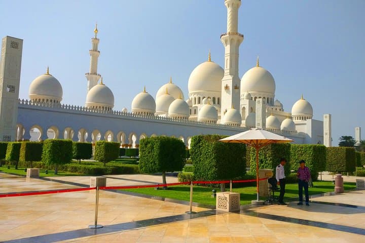 Abu Dhabi in a Day: Private Guided City Tour from Dubai
