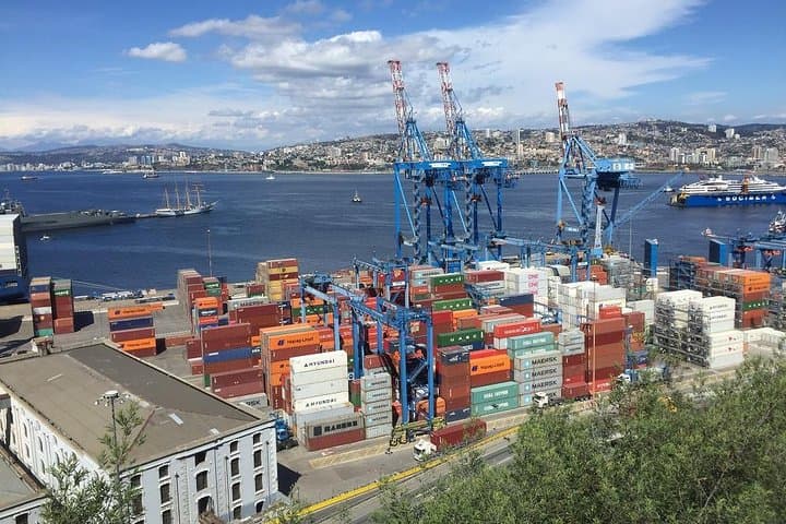 Valparaíso & Casablanca: Private Wine and Culture Day Tour from Santiago