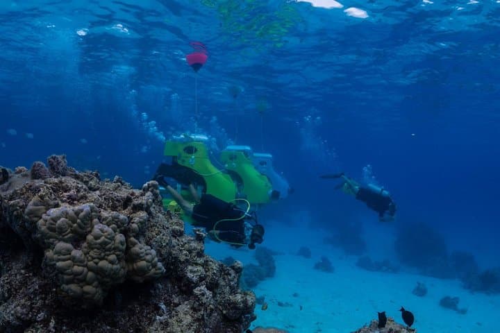 Bora Bora Underwater Scooter Private Tour — Dry-Helmet Lagoon Circuit photo 4