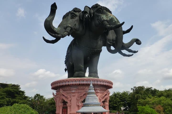 Explore Bangkok’s Erawan Museum: The Three‑Headed Elephant, Artifacts & Garden Walk photo 5