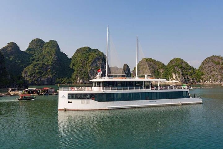 Luxurious Ha Long Bay & Lan Ha Bay One-Day Cruise on JadeSails photo 2