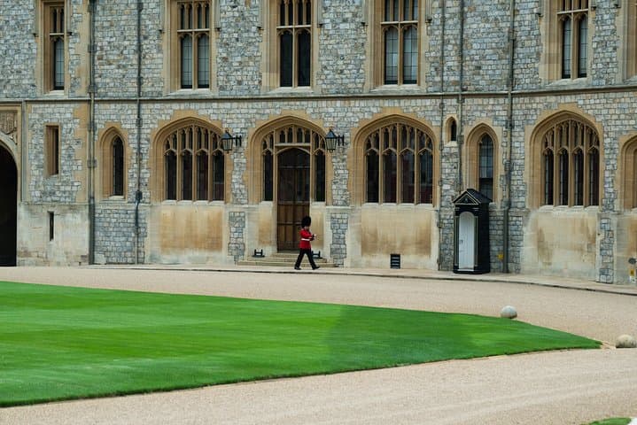 Independent Windsor Day Trip from London with Private Driver photo 4