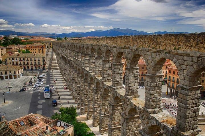 Segovia Private Walking Tour: Aqueduct, Cathedral & Alcázar in 3 Hours