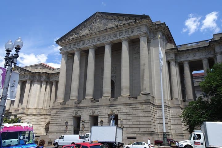 Unlocking the National Mall: Self-Guided Museums Scavenger Hunt in Washington, D.C.