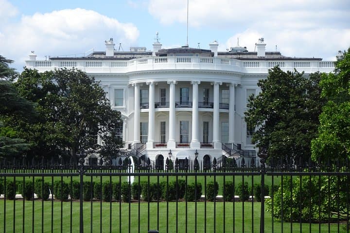 Self-Guided Washington DC Monuments Scavenger Hunt — National Mall Walking Tour photo 2