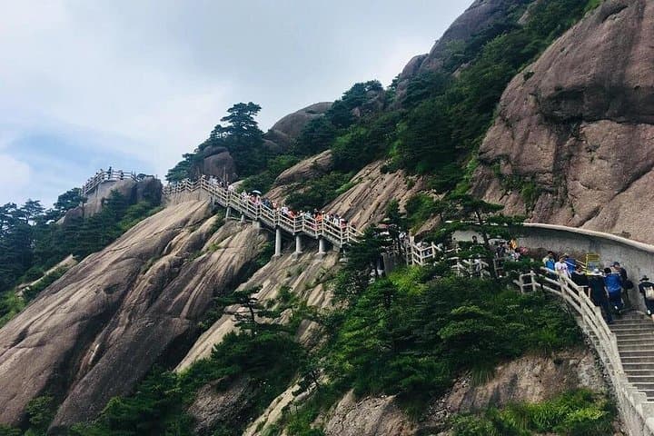 2-Day Huangshan Sunset & Sunrise Camping: Guided Yellow Mountain Tour from Hangzhou photo 4