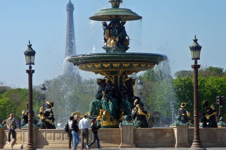 Paris Highlights Private Tour: Skip-the-Line Arc de Triomphe & City Walking Route photo 2