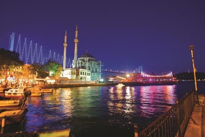 Glamorous Bosphorus Dinner Cruise: Istanbul Night Cruise with Live Show photo 4