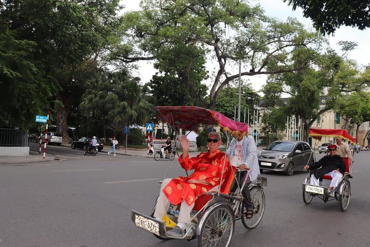 Hanoi Cultural Discovery: 5-in-1 Old Quarter Walking, Cyclo & Food Tour photo 2
